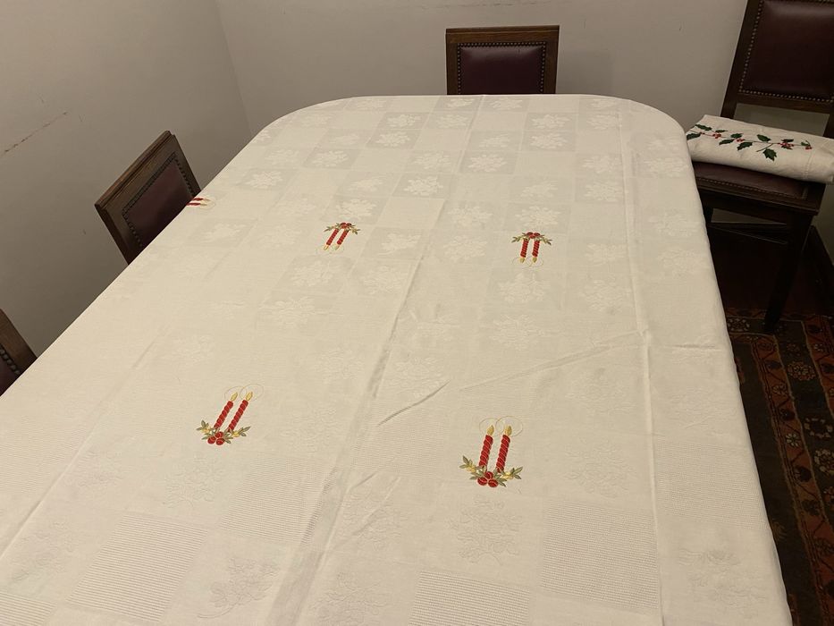 Toalha em linho com motivos natalicios