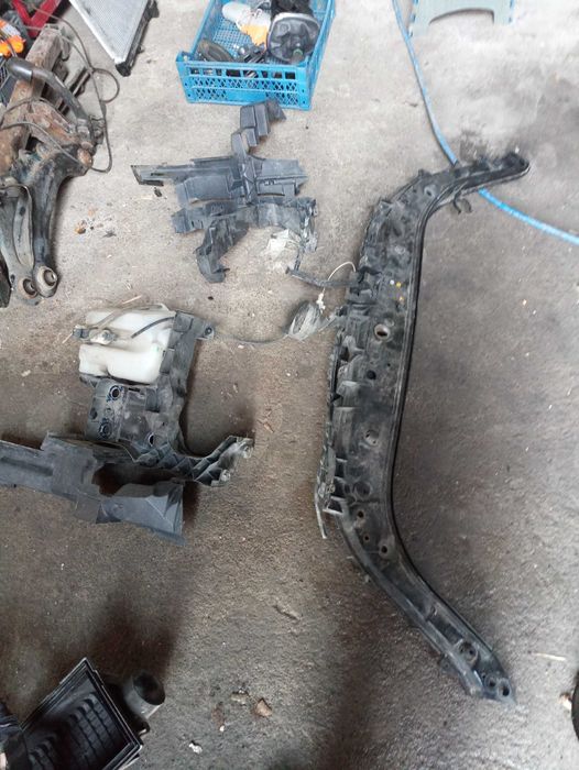 Підсилювач бампера телевізор Renault Scenic 2 II Megane Рено Сценік