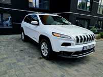 Продам машину "Jeep Cherokee"