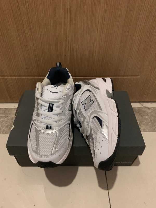 Biały^nadzieja^NewBalance530^UnisexTrampki Roz.41.5
