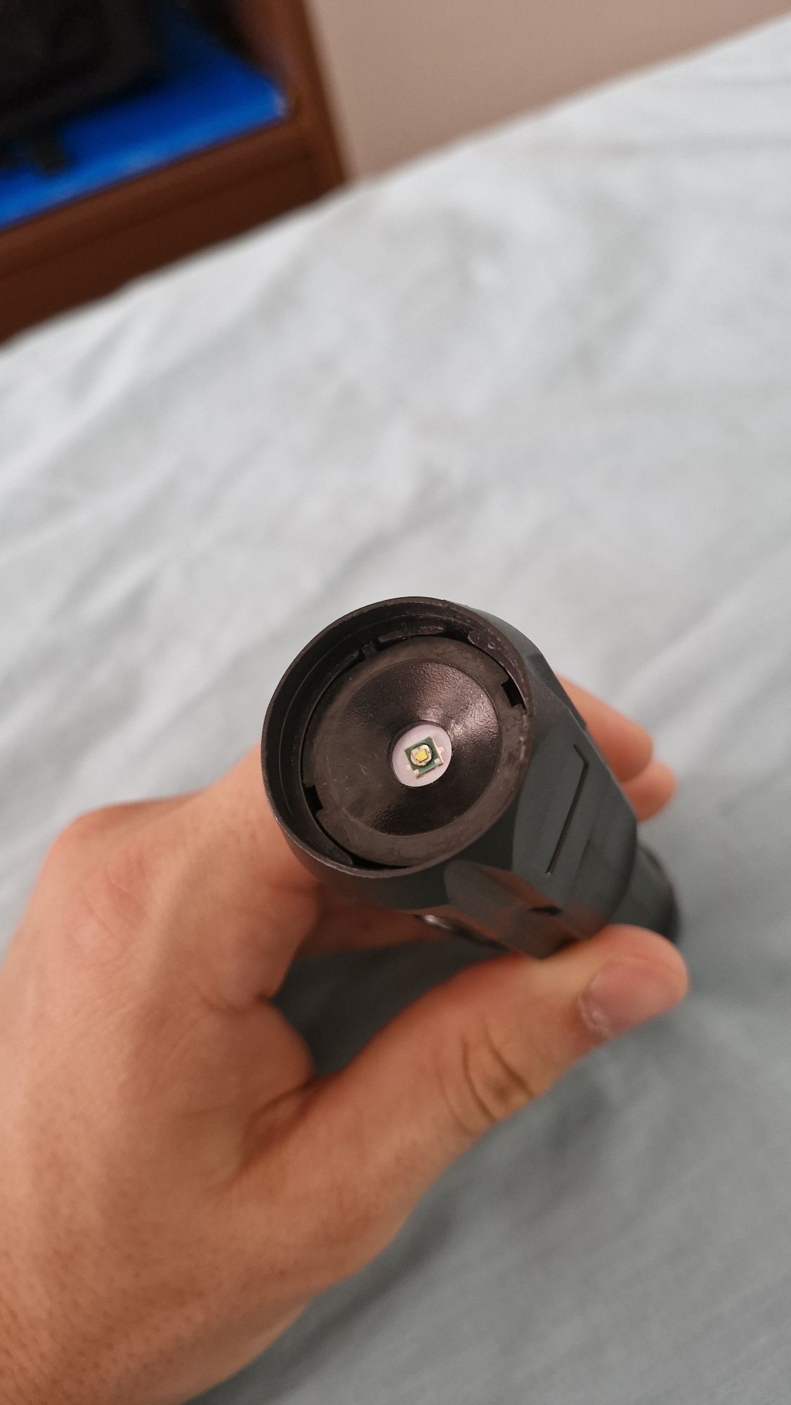 Lanterna de micro-USB