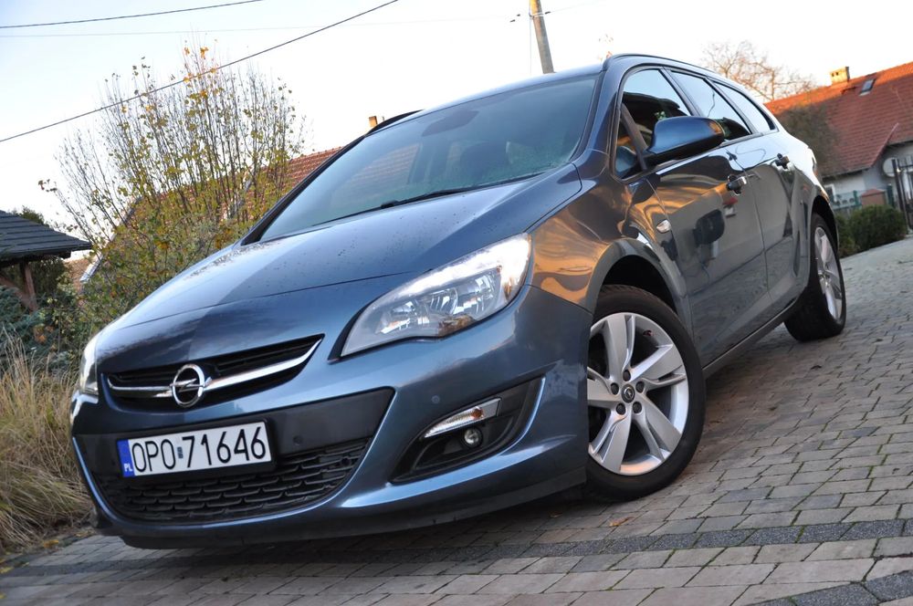 Opel Astra OPEL ASTRA J-1.4-140PS Benz- NAVI Klimatronik 8xAlu  PDC Tempomat