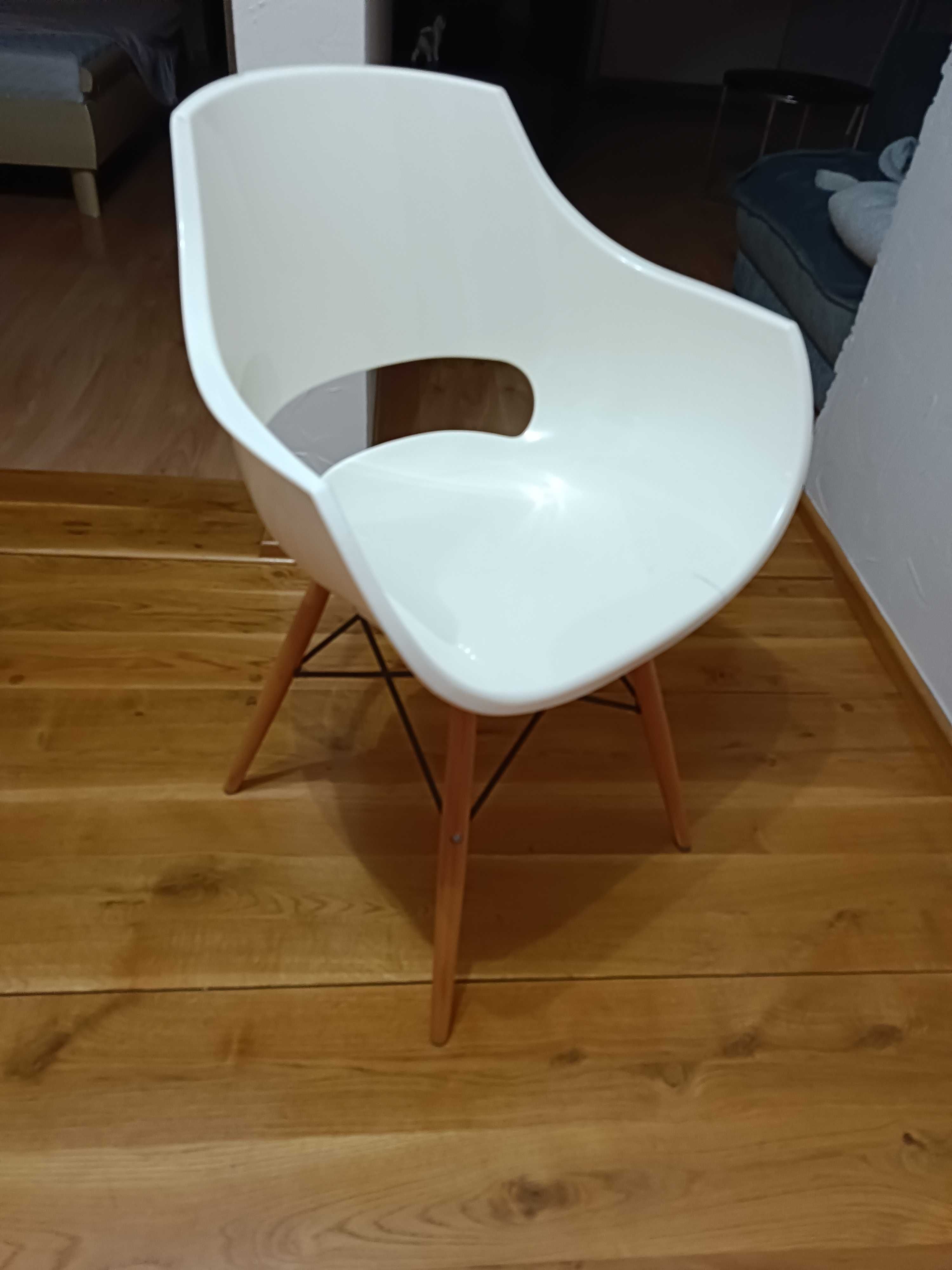 fotel krzeło białe plastikowe