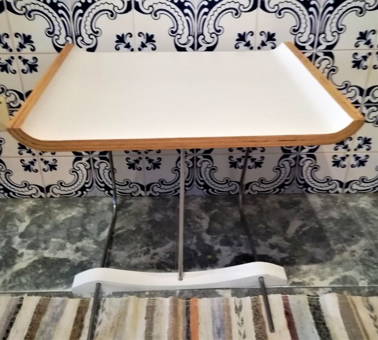 Mesa de Apoio em madeira e metal