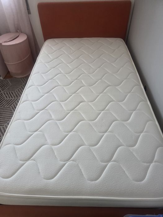 Cama de solteiro com colchão