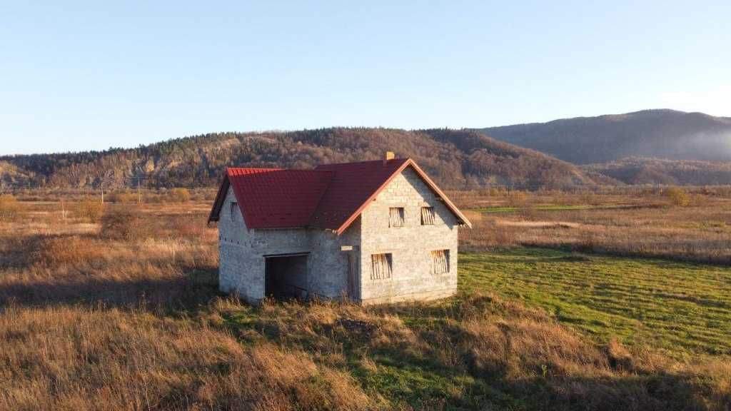 Недорого продається новозбудований будинок біля підніжжя Карпат...