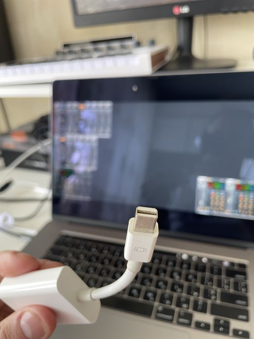 Apple A1307 Mini DisplayPort to VGA Adapter