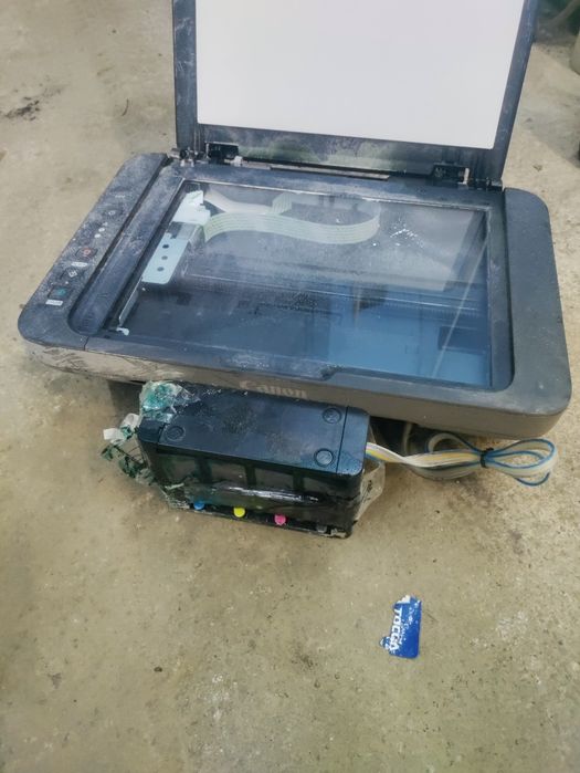 Принтер + скане  canon под ремонт или на запчасти