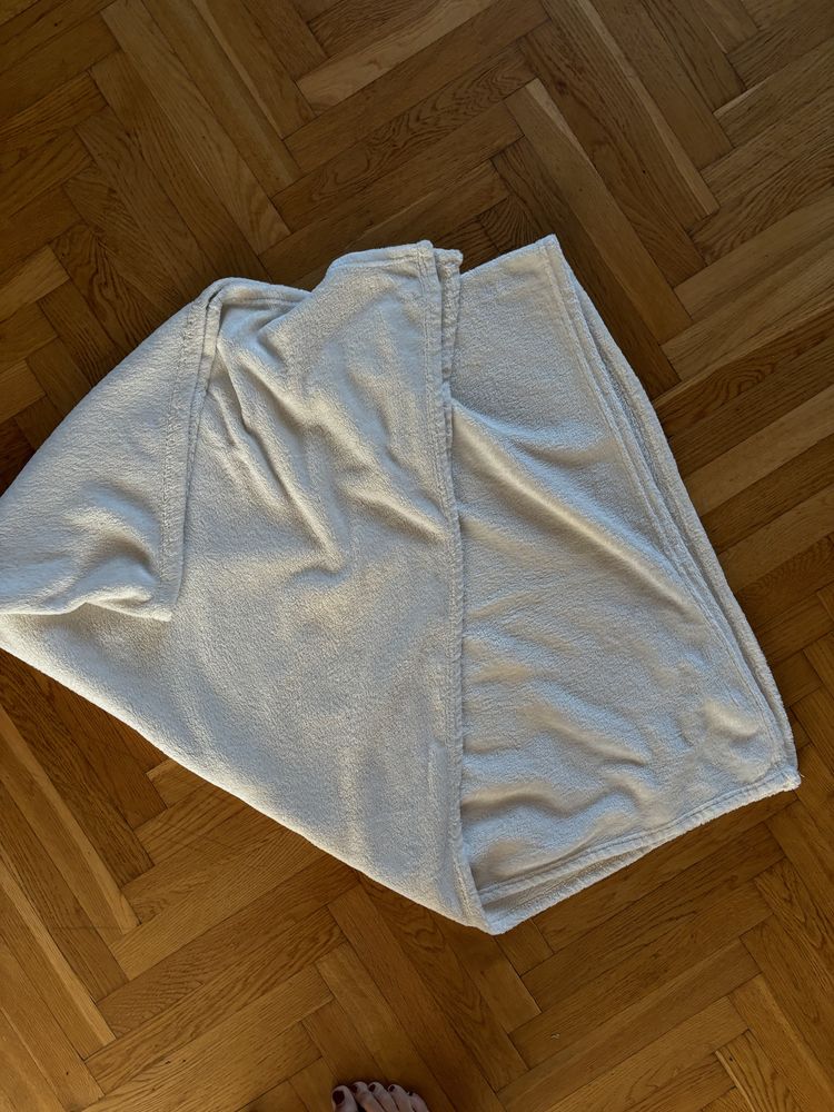 Biały ciepły koc