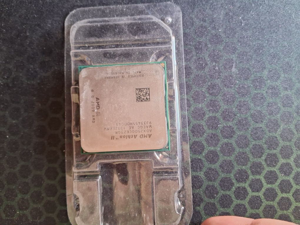 Athlon II x2 250+ 2 gb ddr 3