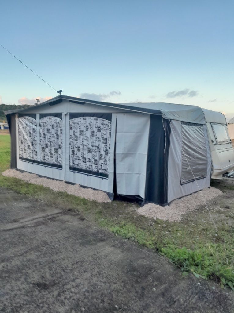 Venda Caravana Autónoma bom condições