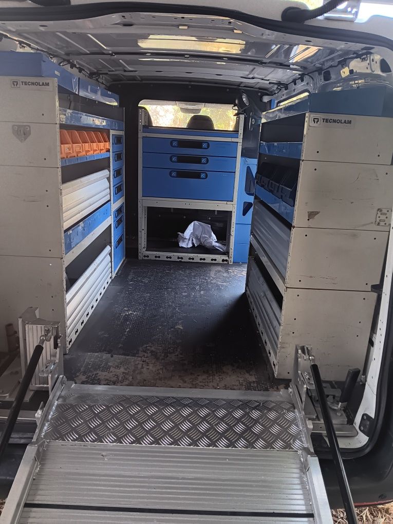 Oficina móvel para carrinha