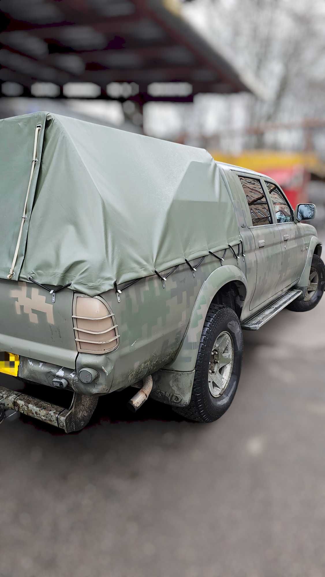 Mitsubishi L 200 2001