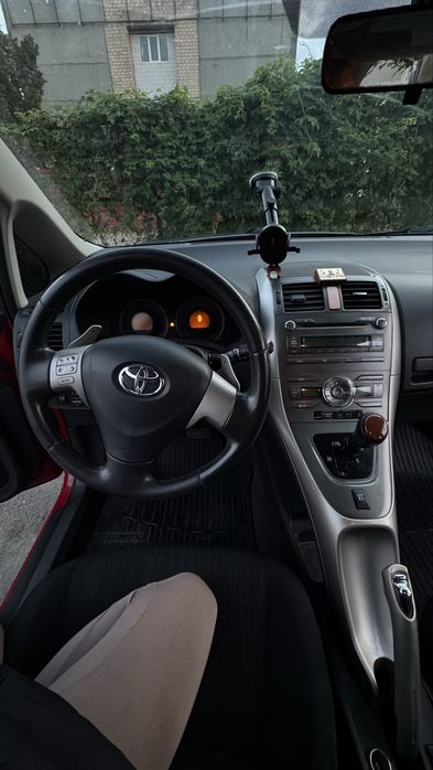 Toyota Auris продам машину