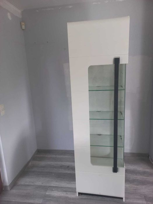Witryna biala z przeszkleniami- cena okazja