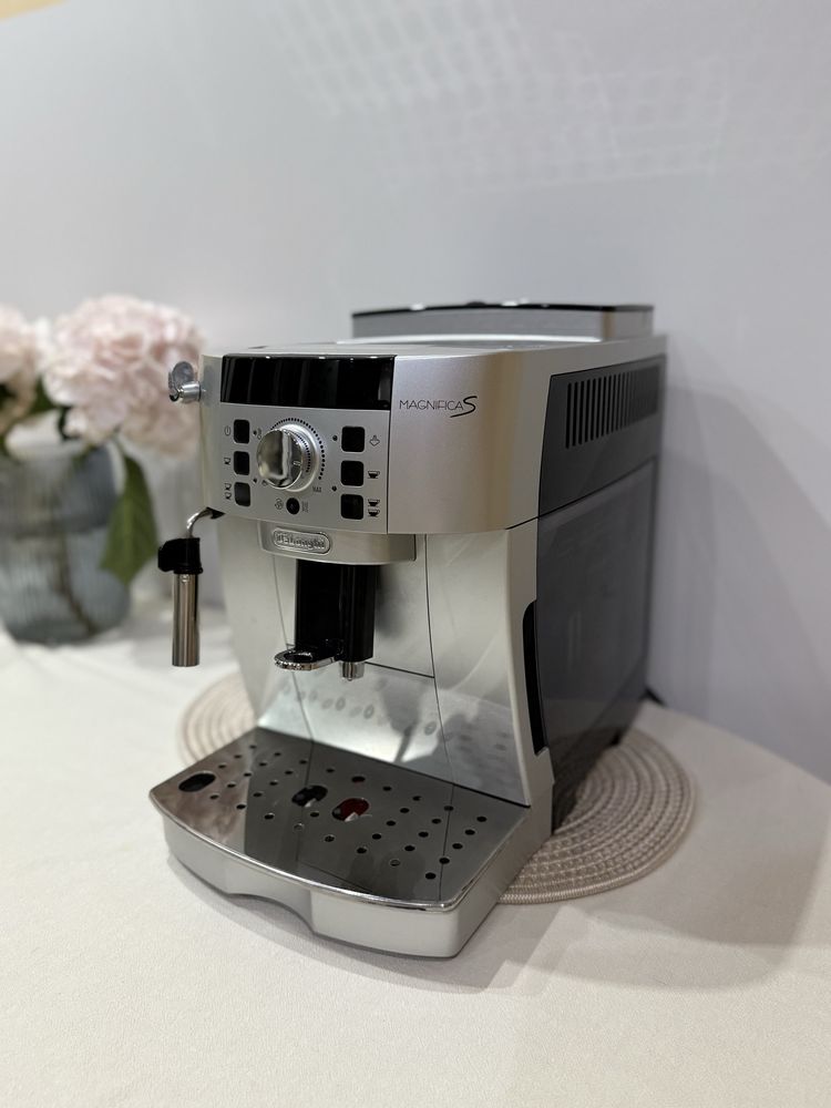 Кавомашина/кофеварка Delonghi Magnifica S