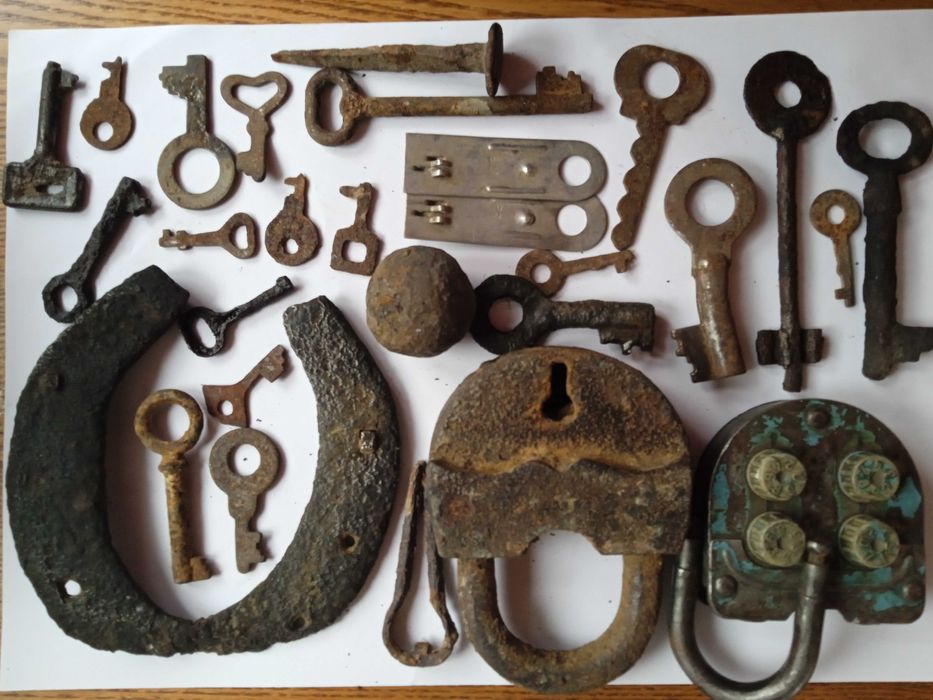 Ядро подкова замки ключи старинные