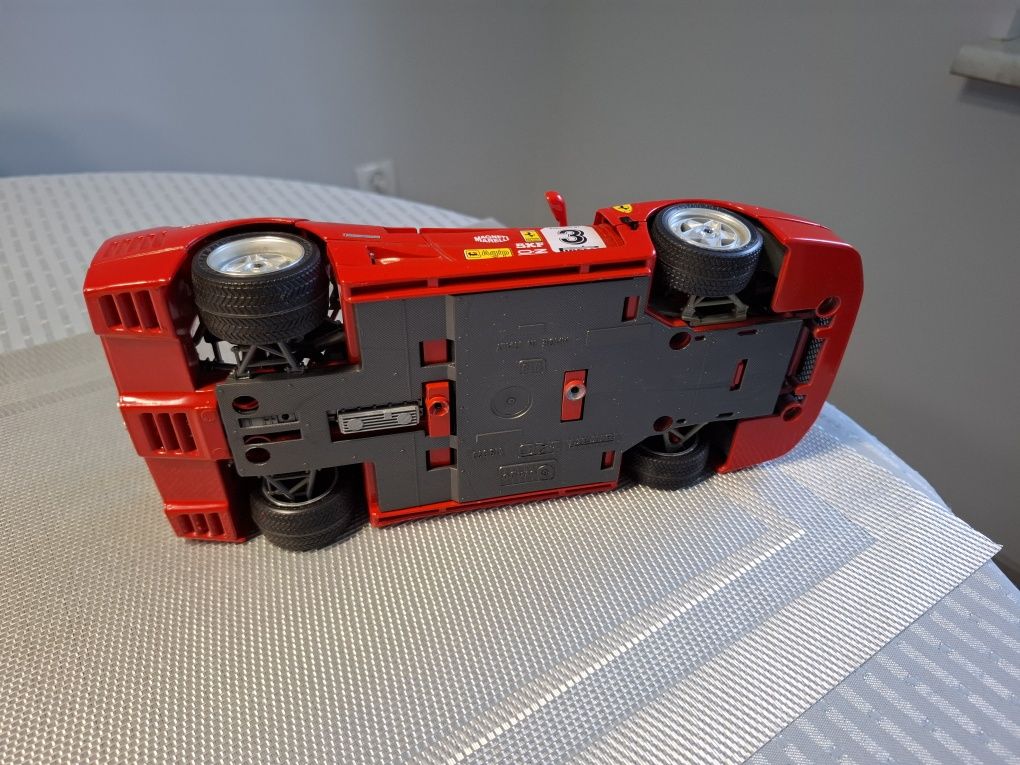Bburago Ferrari F40 skala 1:18