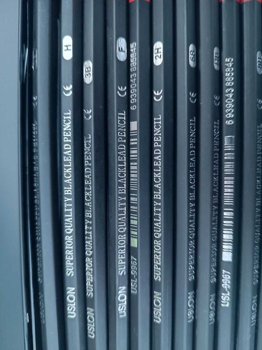 Набор високоякісних графіческих карандашей олівці в метал пенале 12 шт