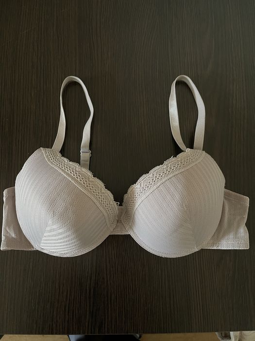 Бюстгалтери Reserved чорний та бузковий  80B, 36