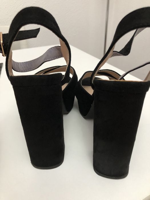 Sapatos veludo preto