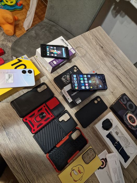 Zestaw Telefonów oraz Etui Cena za Całość.