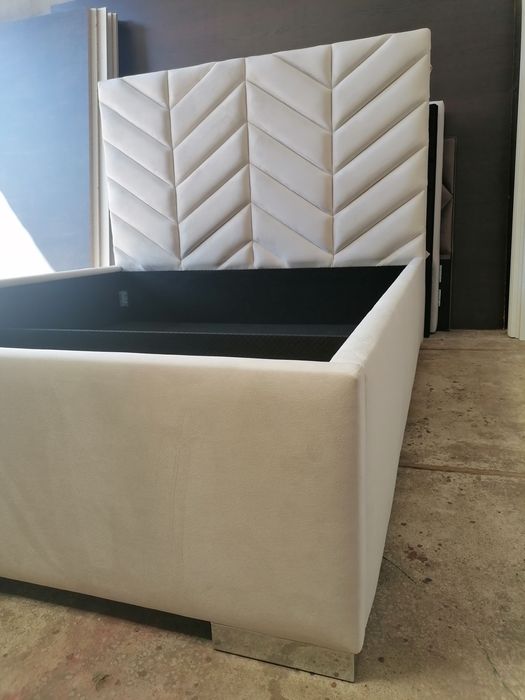 Łóżko tapicerowane jodełka panele glamour beż jasne welwet welur łoże