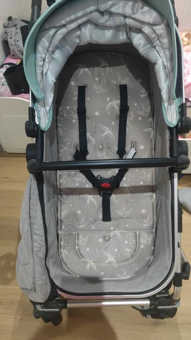 Carrinho bebe trio com acessórios ótimo estado