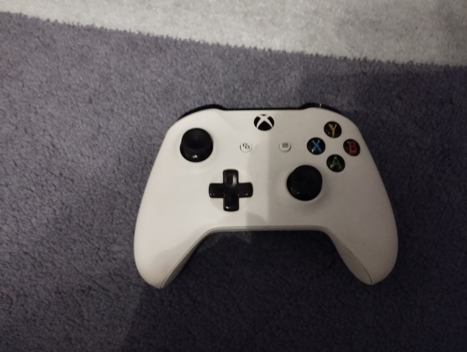 Xbox One S  z pilotem