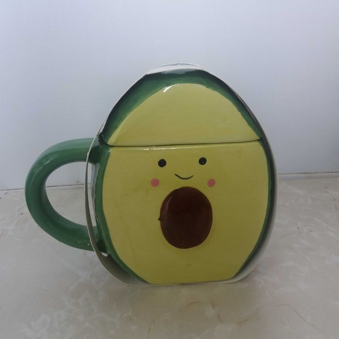 Новая чашка с крышкой