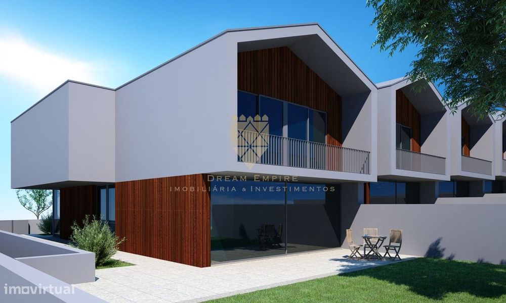 Novo Empreendimento – Conjunto de 5 Moradias em Banda em Construçã