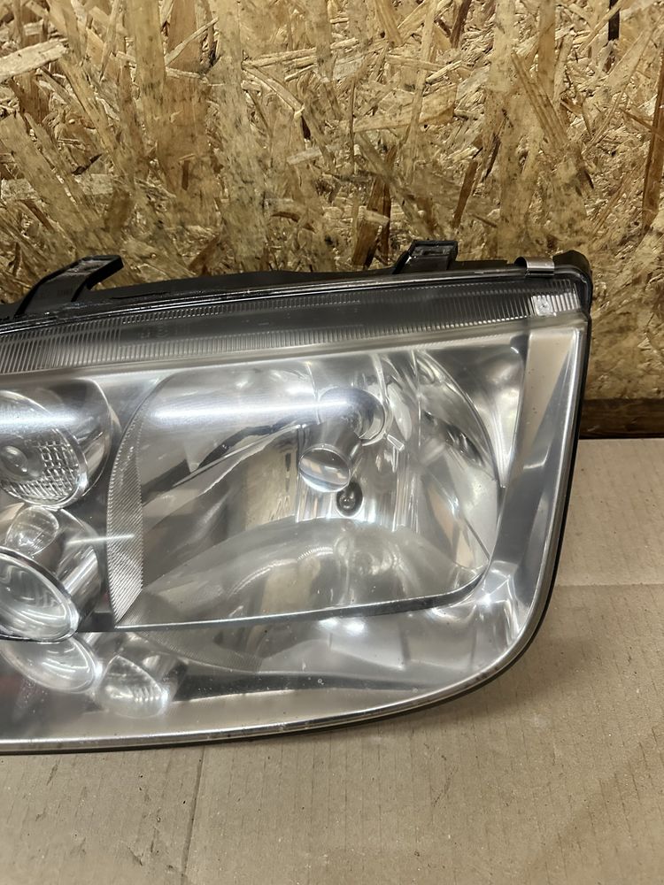 Передні фари Volkswagen Bora Фольксваген Бора 1998-2005 ціна за пару