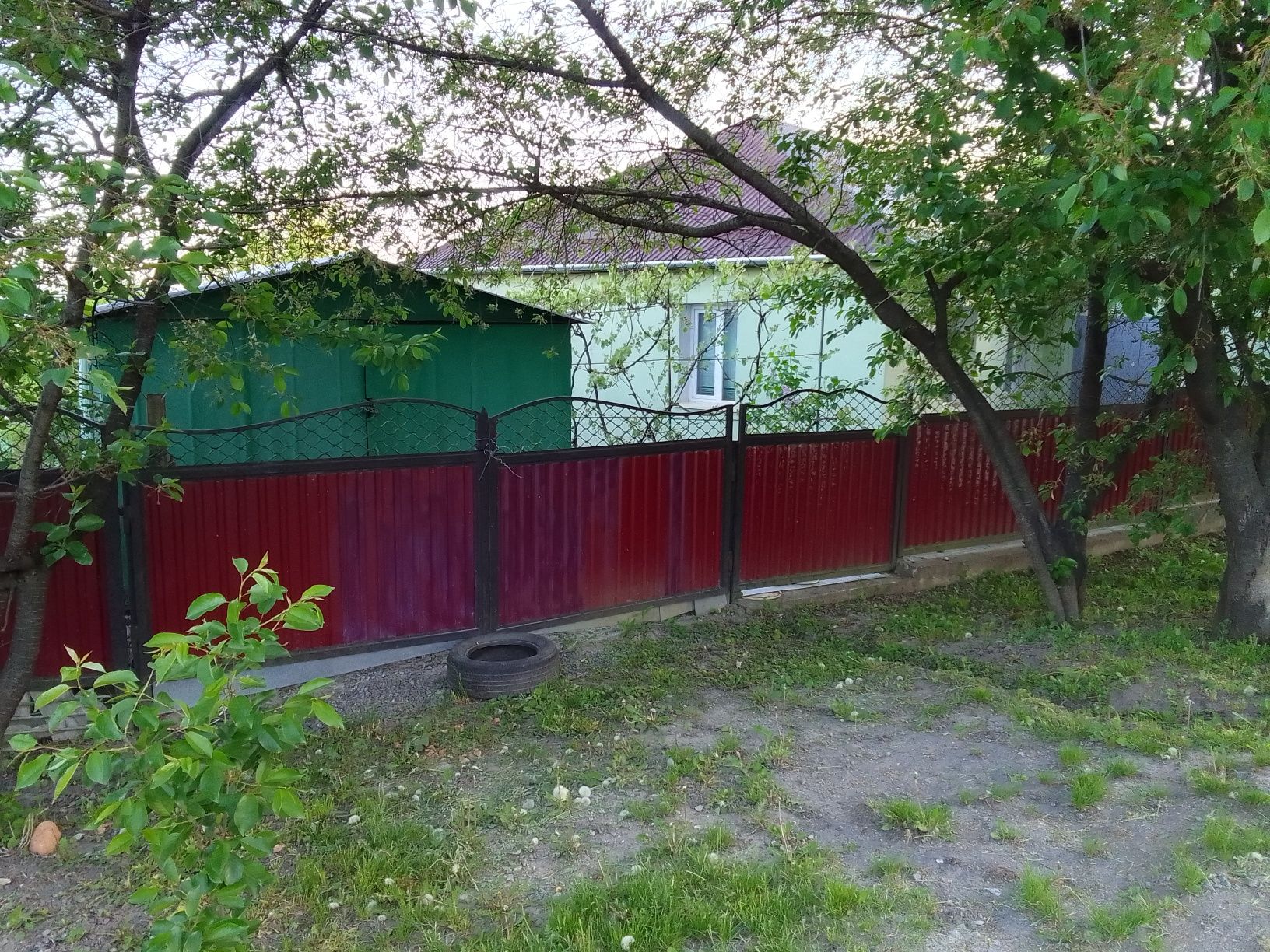 Продам будинок в м.Городок Хмельницької області ,центр.все шагові дост