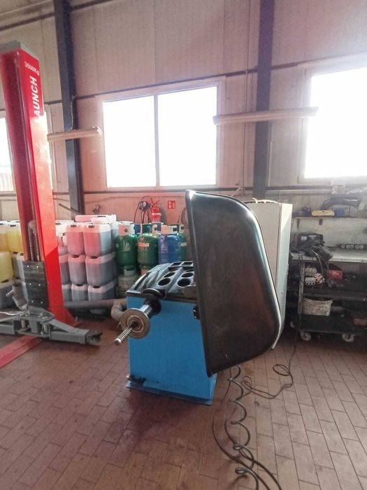 Wyważarka do kół Uni-Trol 2256