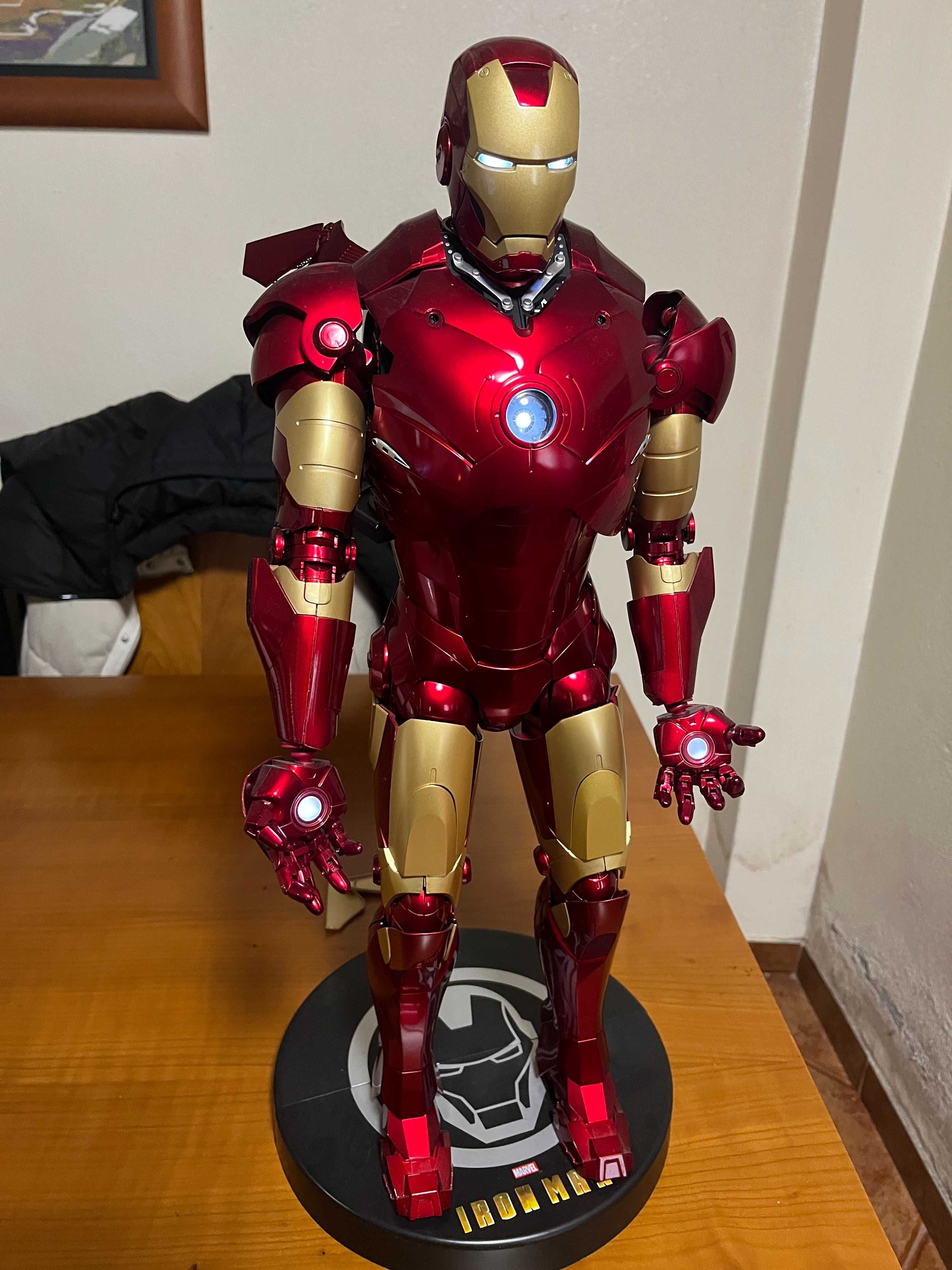 Mítica armadura de Tony Stark - Modelo MARK III (modelo articulado)