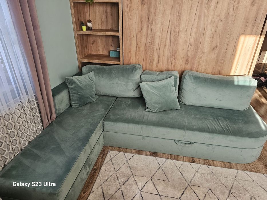 Naroznik z pojemnikami do przechowywania