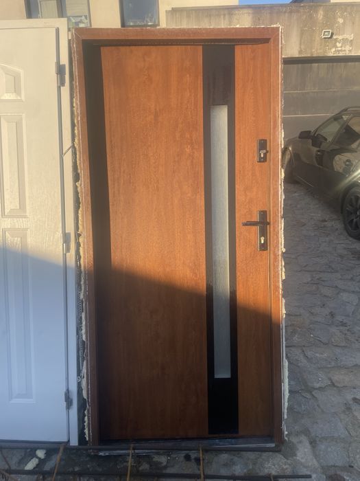 Drzwi zewnetrzne metalowe z szyba, oscieznica,prawe 90
