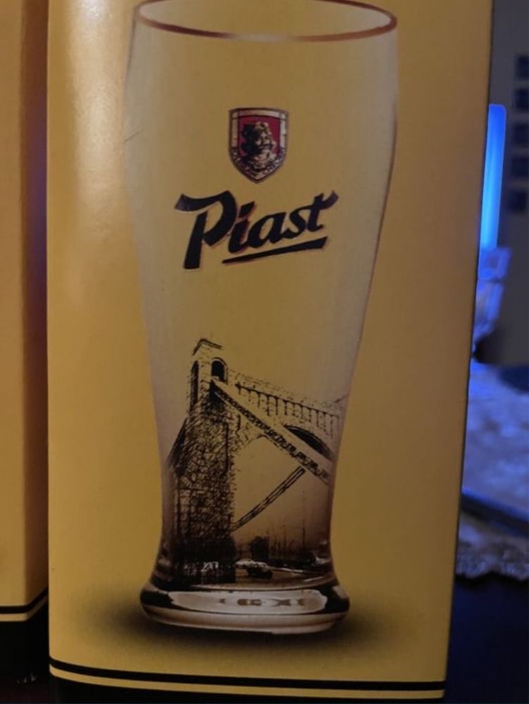 Szklanki PIAST z hologramem.
