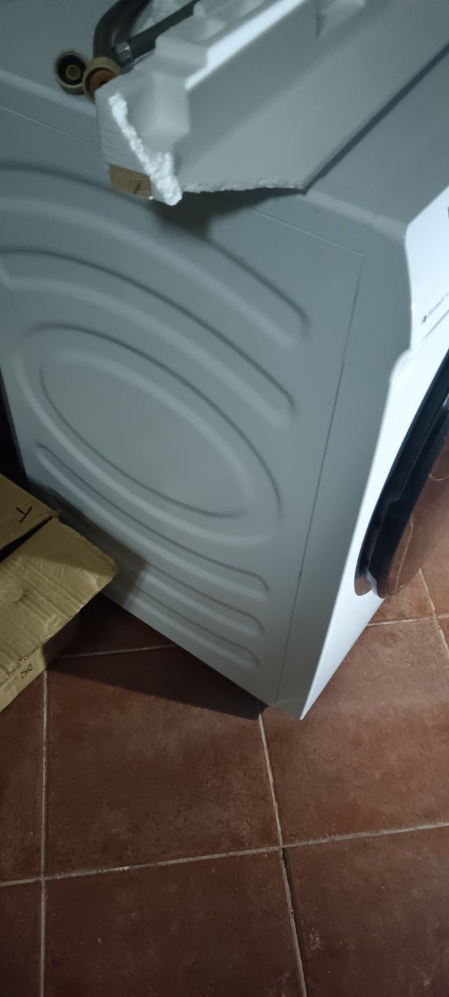 Máquina de lavar e secar roupa Hisense