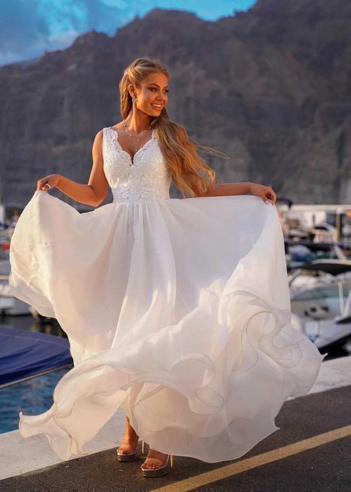 Suknia ślubna #1 ecru linia A koronka zdobienia cekinki rozmiar 38 M