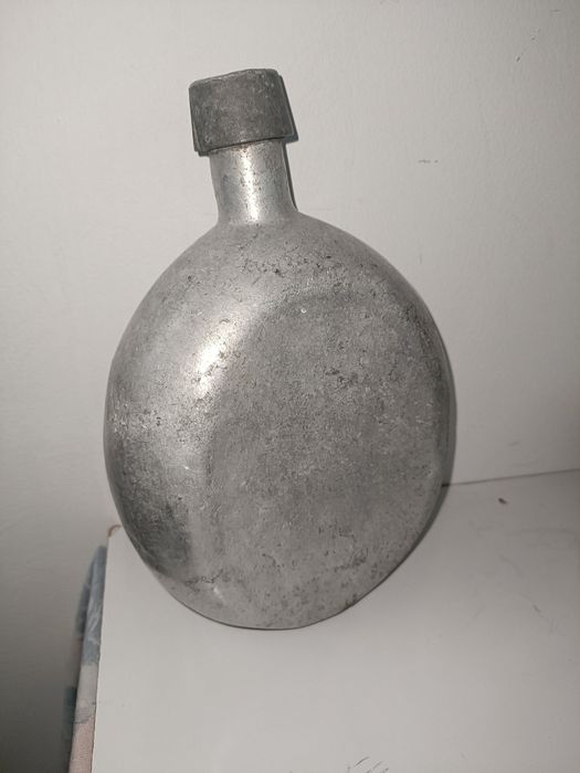 Cantil militar antigo