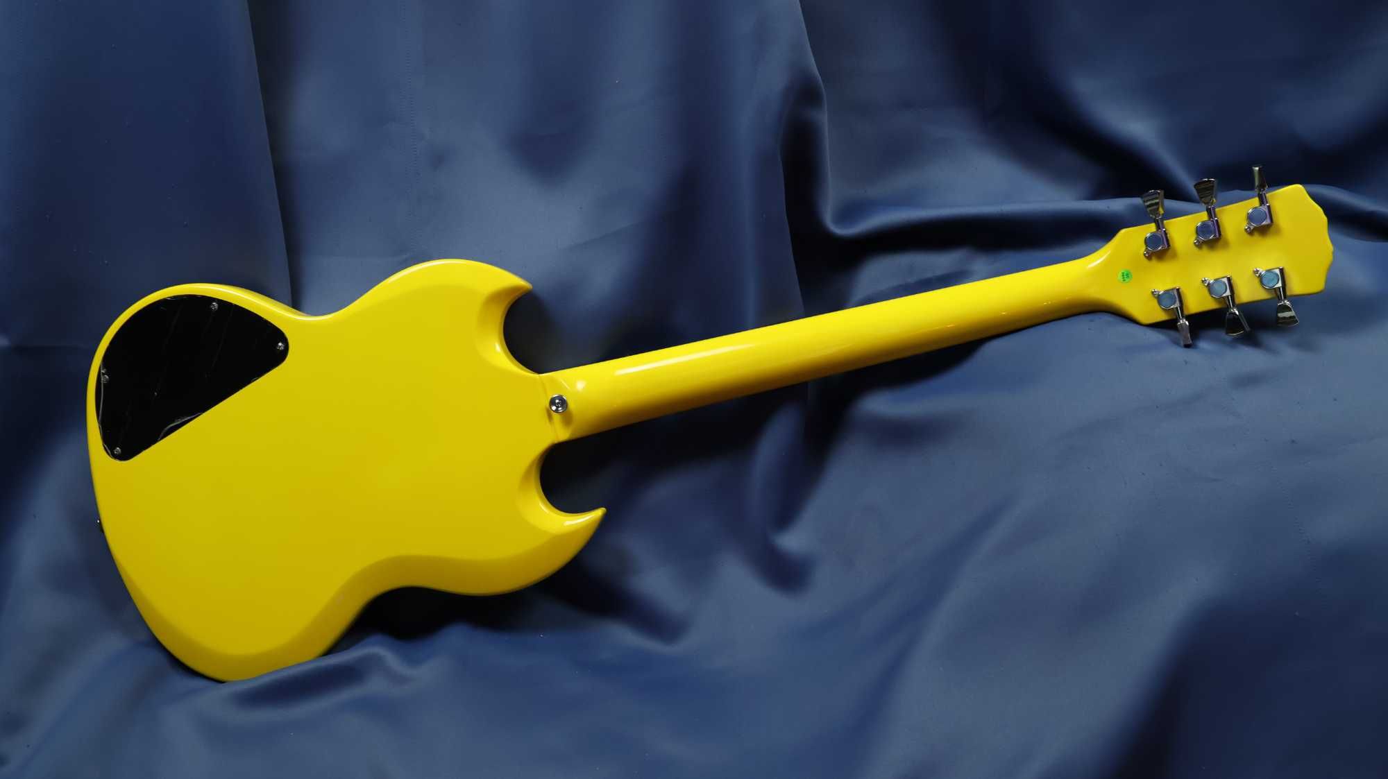 Gitara elektryczna Arrow Twincut SG z pokrowcem