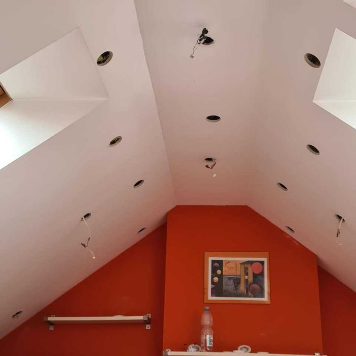 OCIEPLANIE PODDASZY CELULOZĄ Naprawa uzupełnianie izolacji dachu strop