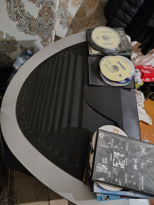 Продам большой телевизор 72 см.Sony ,100 герц ,классная насыщенная кар