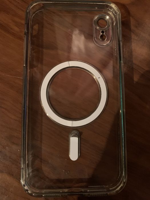 Продам б/у чехол з MagSafe для iPhone xr!