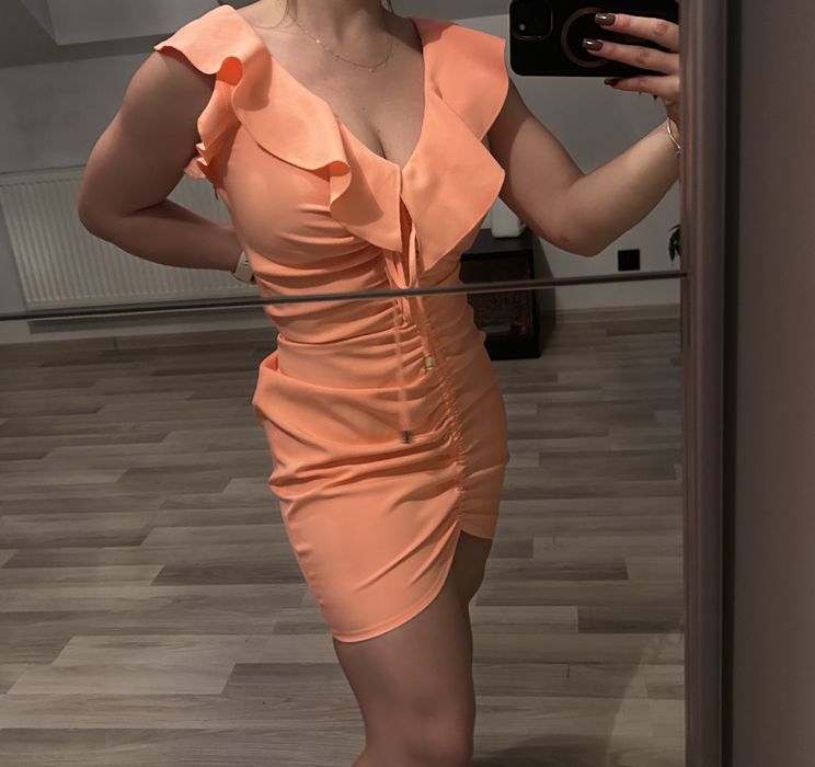 Sukienka dopasowana L