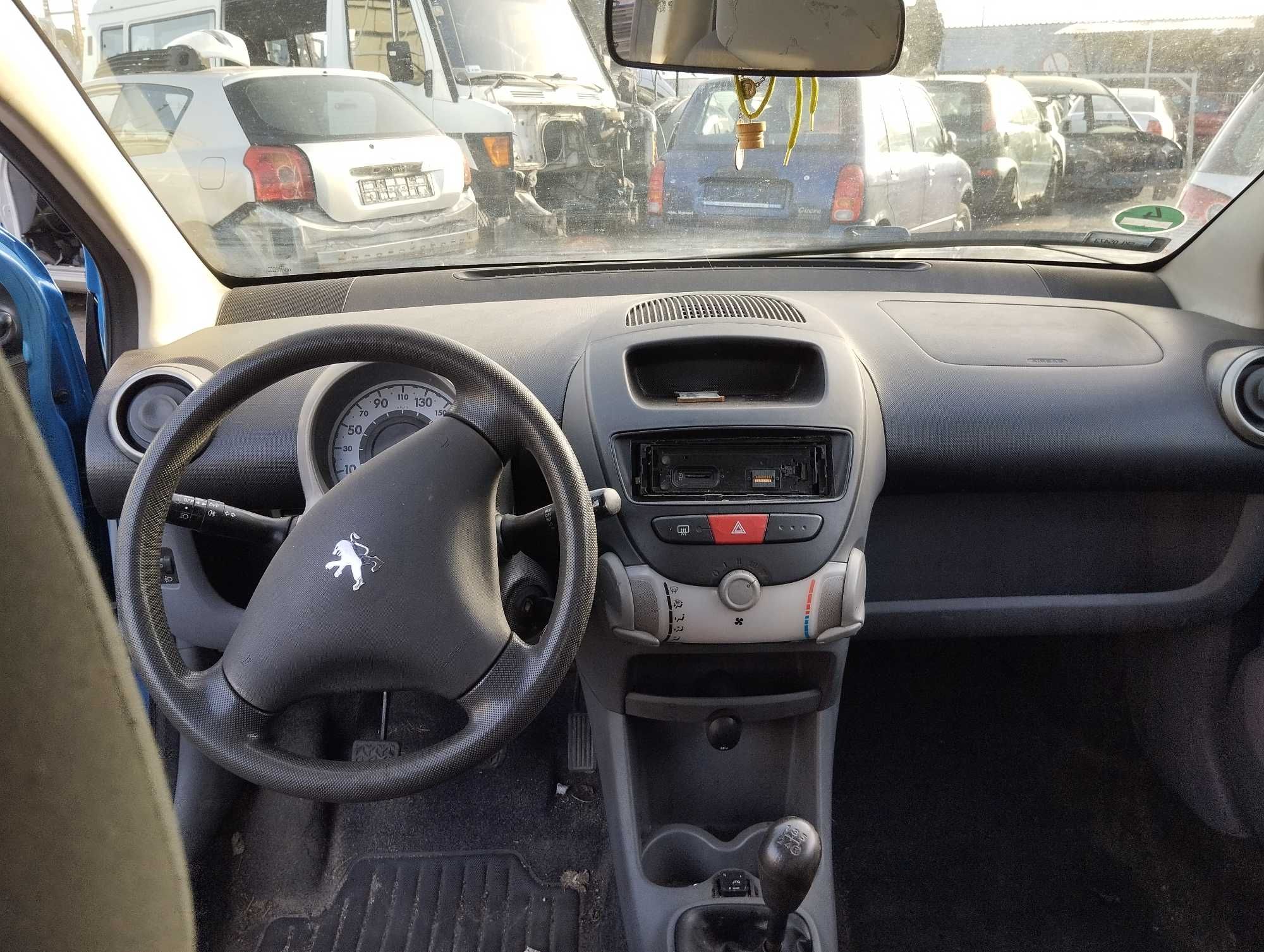 Peugeot 107 1.0i 3D 2006r.KMN.Element wnętrza !! Czytaj opis !!