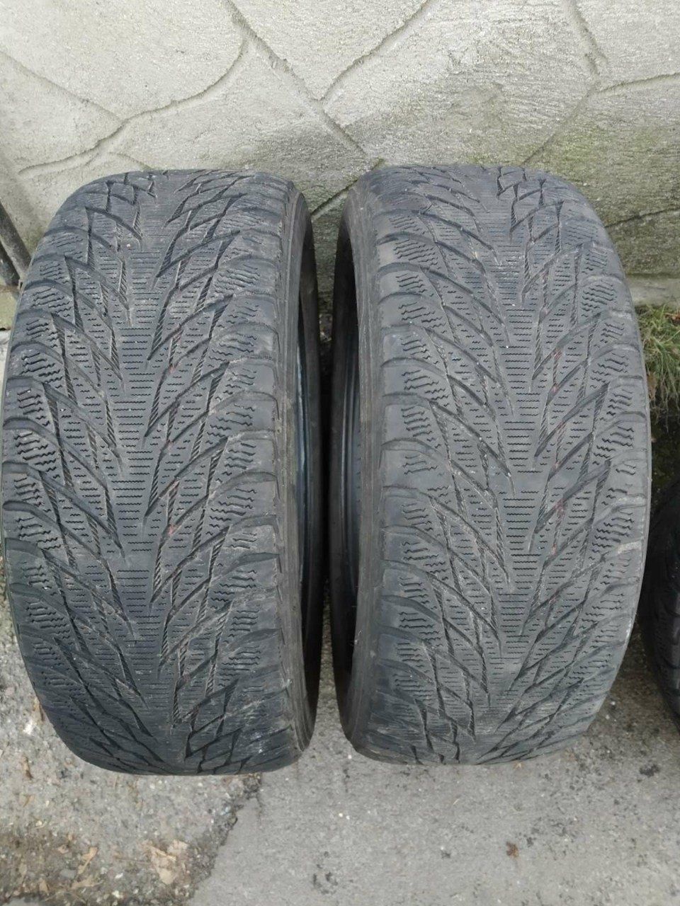 Зимова резина 225/55 R17