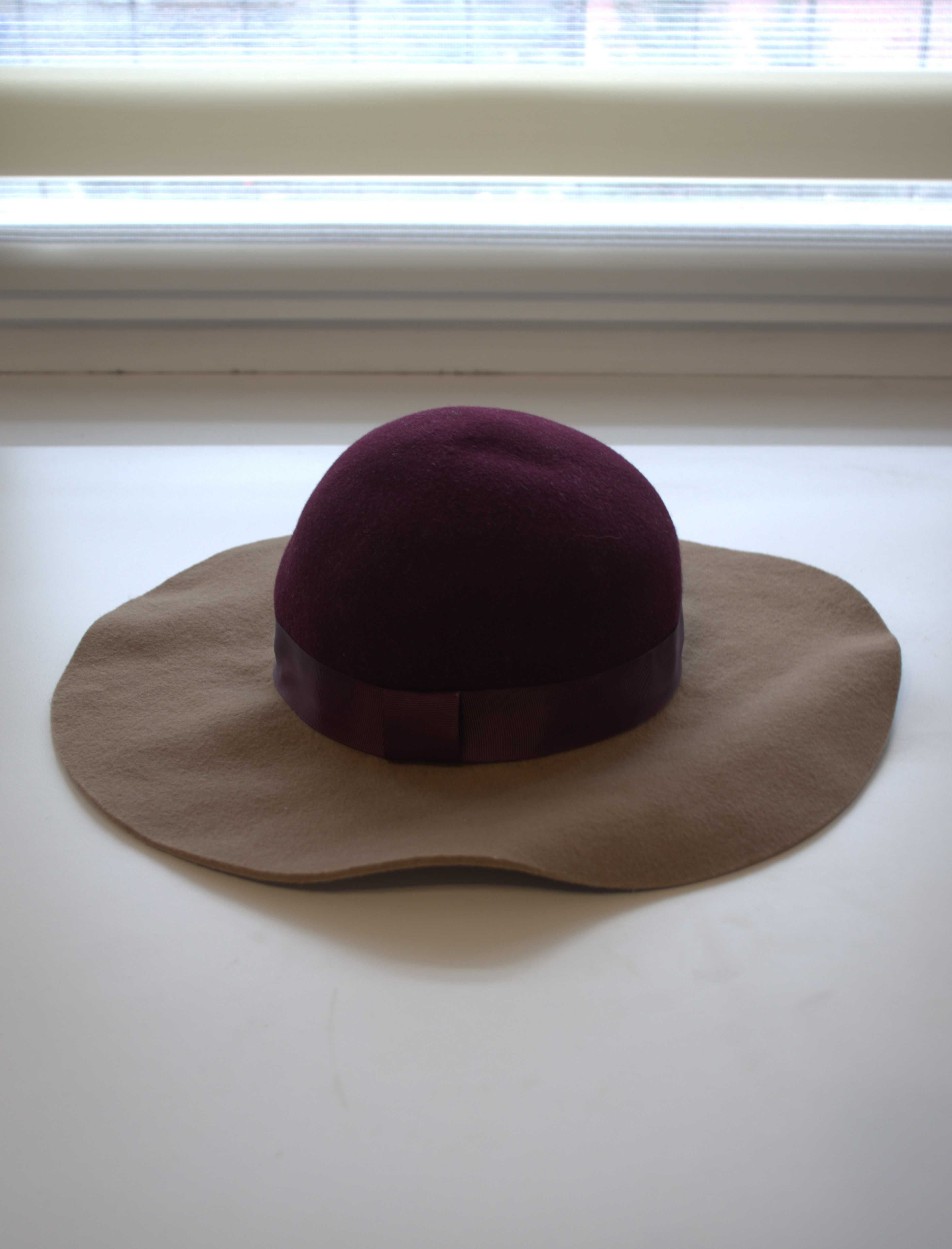 Wełniany fioletowo-beżowy kapelusz Parfois
