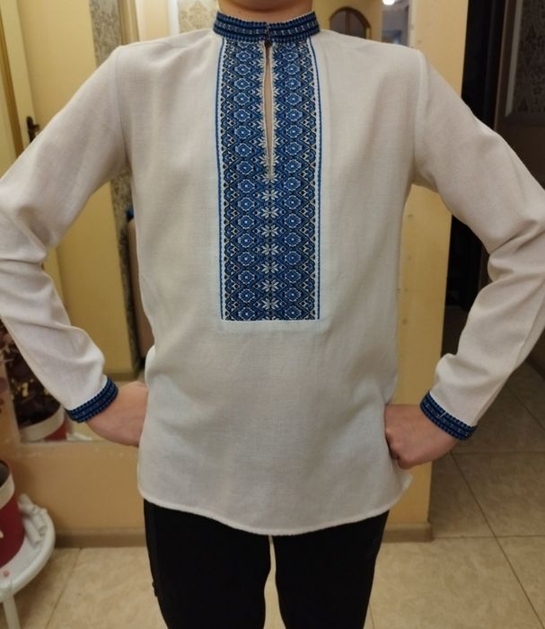 Продам вишиванку розмір 140